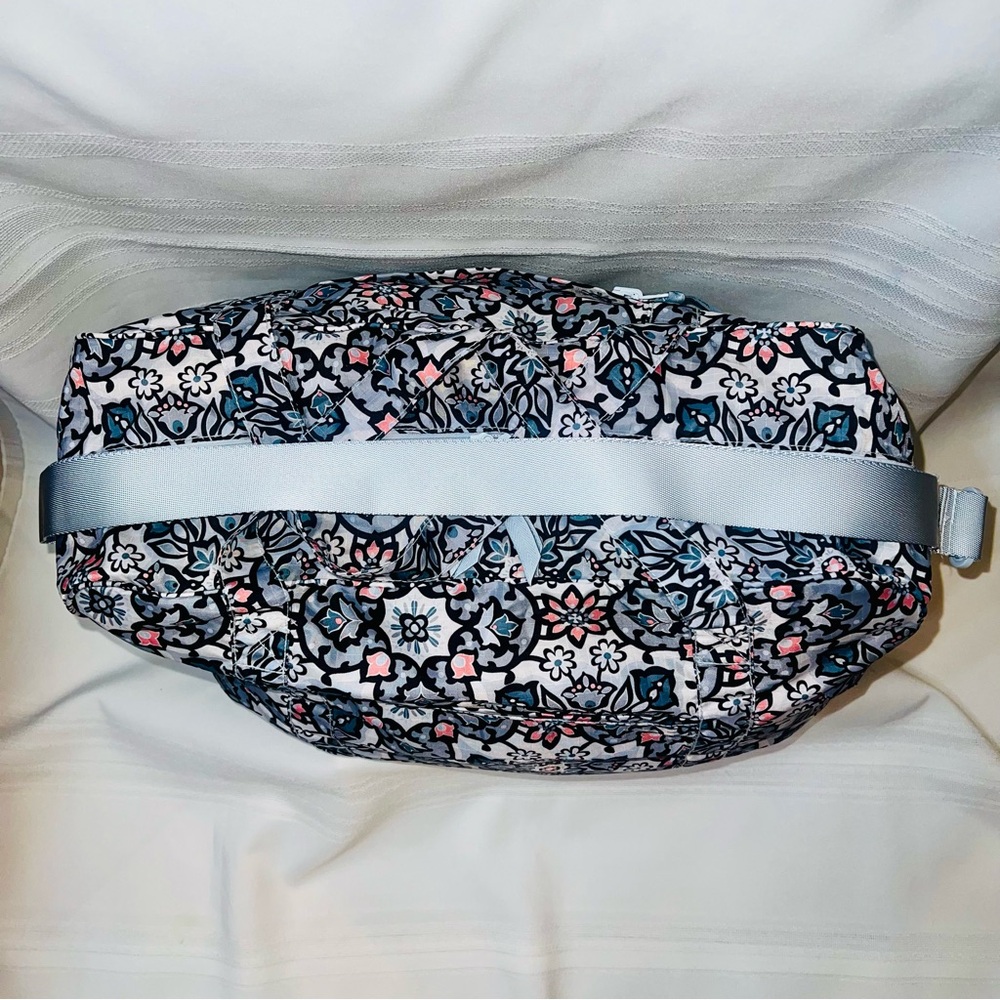 Vera Bradley Nylon Duffle Lisbon Medallion Archived Pattern NWOT 
💥SALE /2 OFF 💥 - Picture 7 of 16